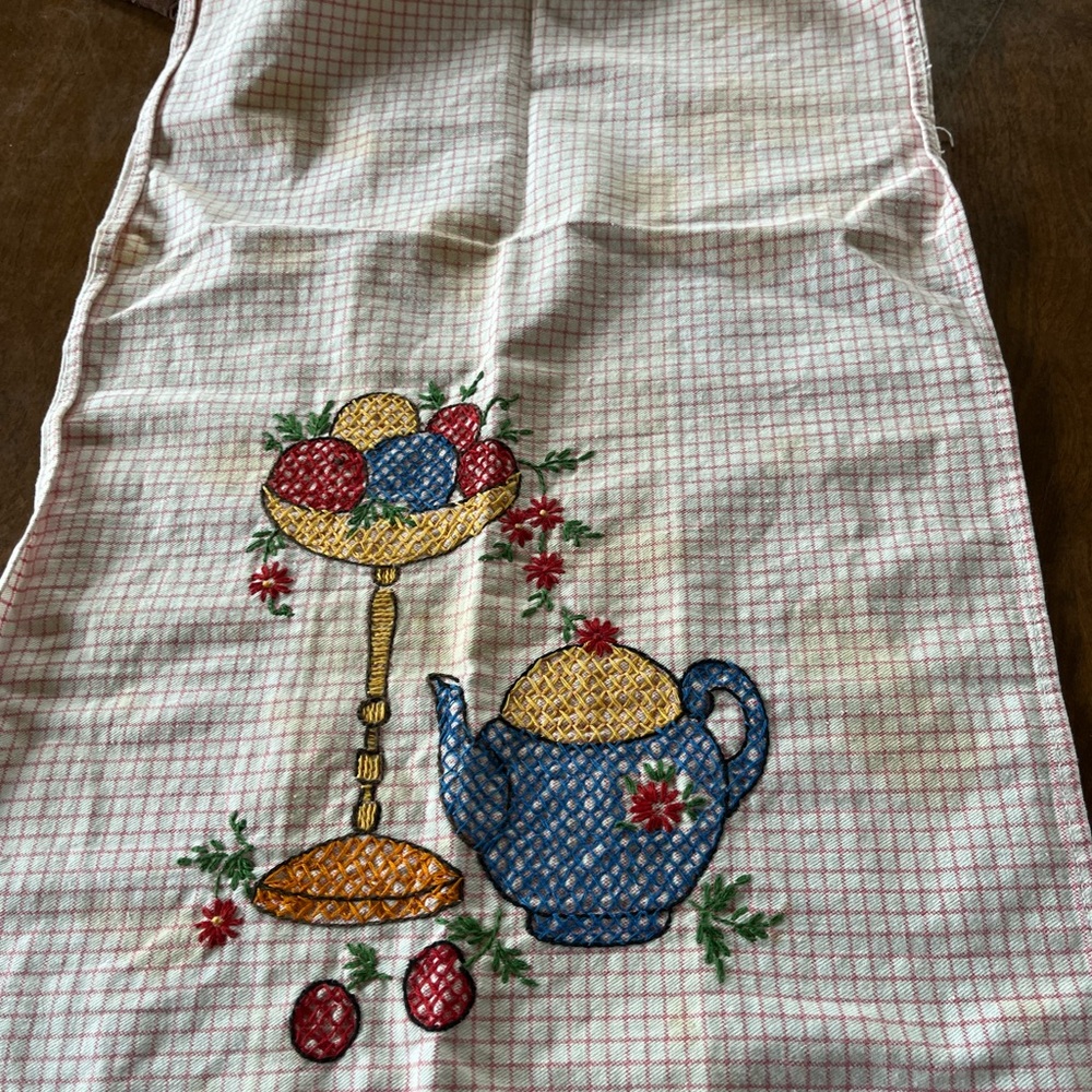 Vintage Embroidered teapot & bowl of fruit towel